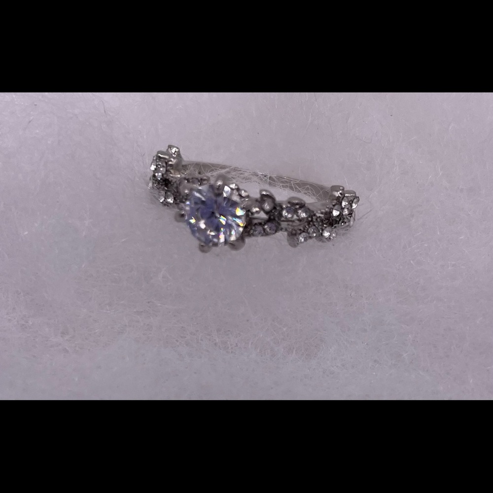 Beautiful crystal band princess fashion ring
